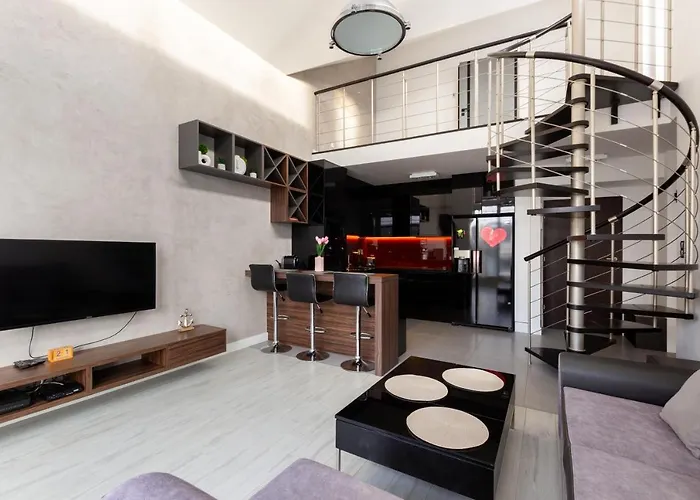 Janki Bryla Two-level By Bookinghost شقة غدينيا